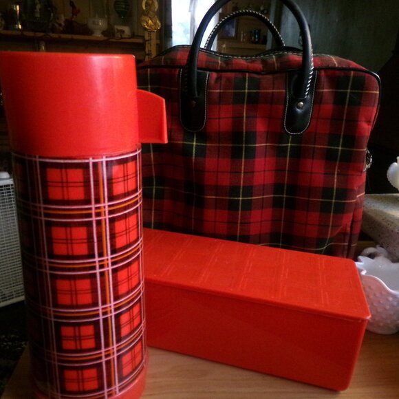 vintage Aladin thermos picnic bag with thermos and sandwich keeper. - Picture 3 of 5